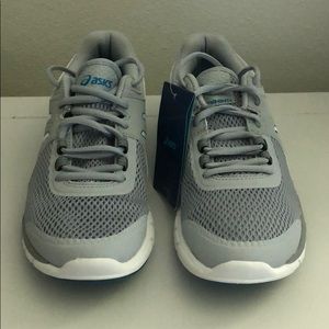 NWT Asics running shoes